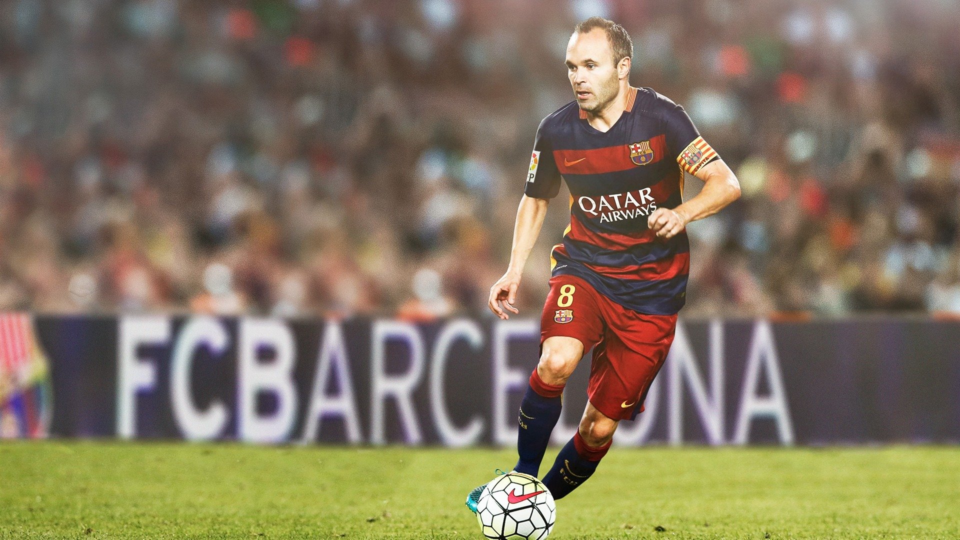 班级接力跑全校总决赛 看台上口号与加油声不断